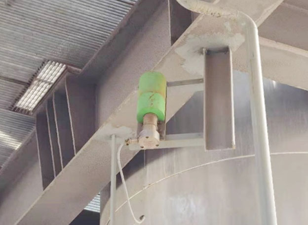 Na-22放射性儀表 多晶硅生產(chǎn)裝置儲(chǔ)罐測(cè)控現(xiàn)場(chǎng)(圖1) Na-22放射性儀表 多晶硅生產(chǎn)裝置儲(chǔ)罐測(cè)控現(xiàn)場(chǎng)(圖1)