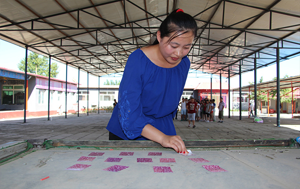 2016年公司舉行拓展培訓(xùn)活動合影留念(圖6)